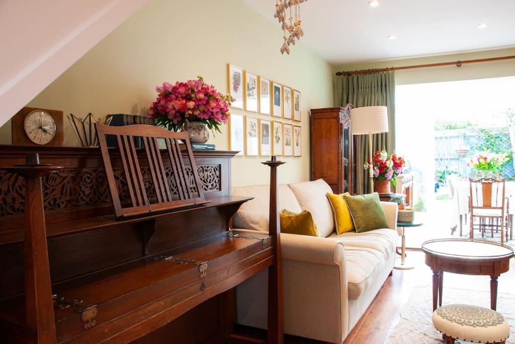 2 Bedroom House In Chichester Near Goodwood And Wittering Beaches Exterior foto