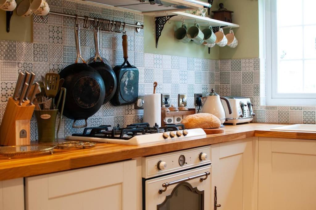 2 Bedroom House In Chichester Near Goodwood And Wittering Beaches Exterior foto