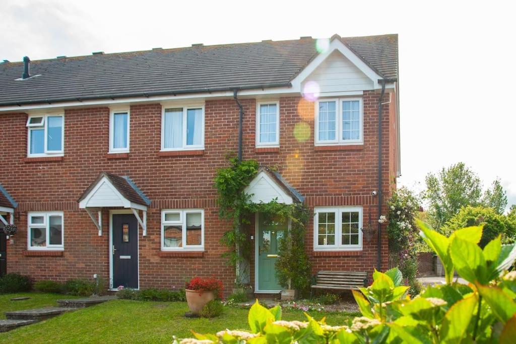 2 Bedroom House In Chichester Near Goodwood And Wittering Beaches Exterior foto