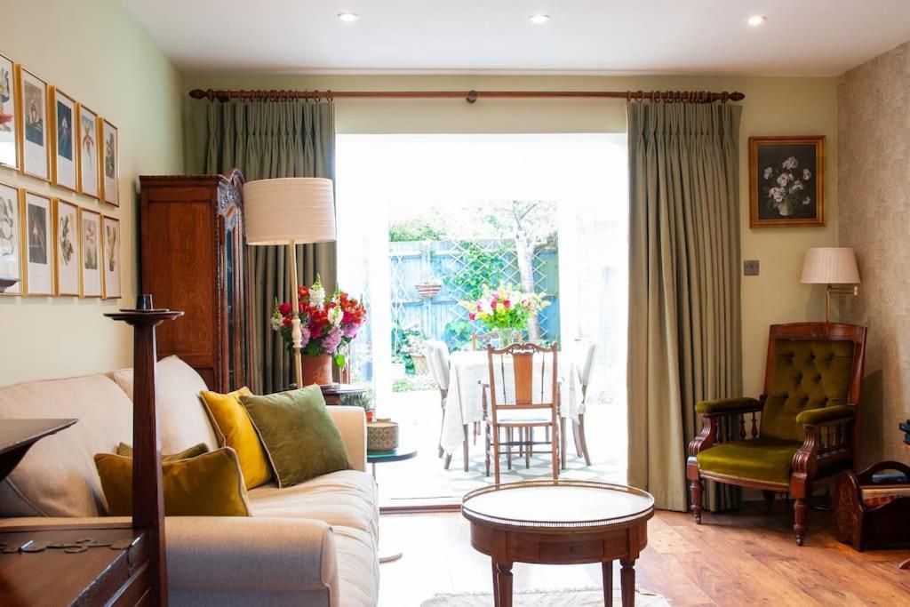 2 Bedroom House In Chichester Near Goodwood And Wittering Beaches Exterior foto